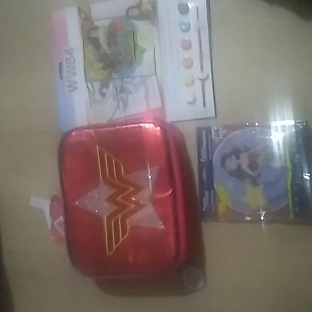 Wonder Woman Lunch box & paint book & Puzzle.. kids - Picture 7 of 8